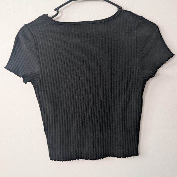 American Eagle‎ Black Cropped Tee With Buttons - Picture 3 of 4